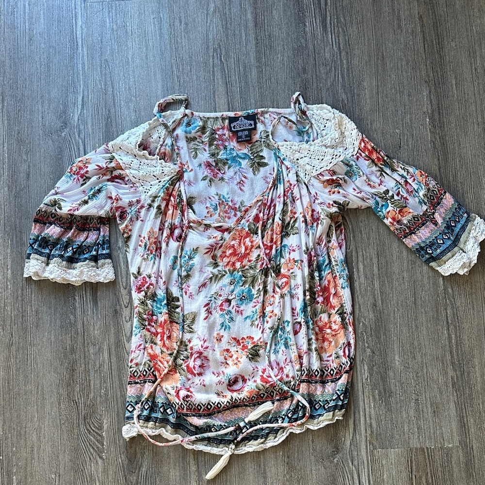 Flying Tomato Floral Lace Trim Blouse